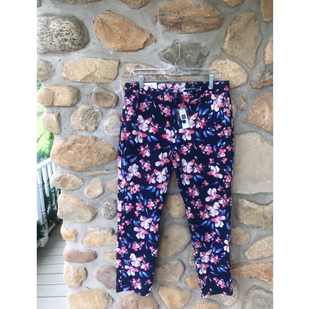 NWT Gap Floral Slim City Khaki Pant